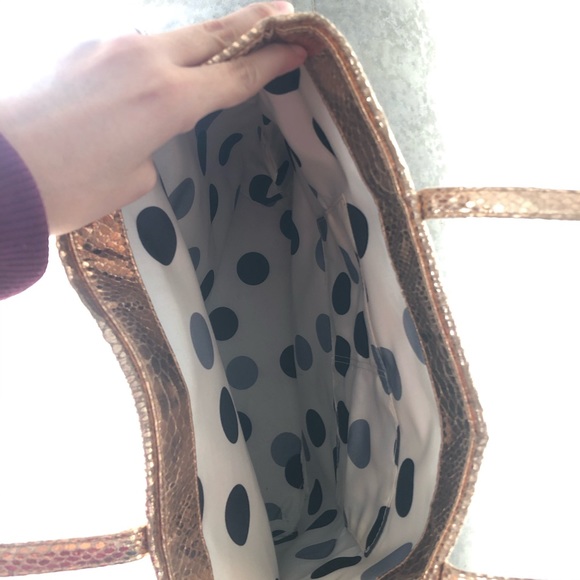 🤩HOST PICK🤩 Kate Spade rose gold tote!!! - Picture 4 of 16